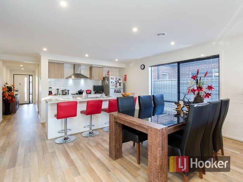 5 Stark Circuit, Cranbourne East VIC 3977
