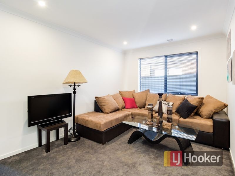 5 Stark Circuit, Cranbourne East VIC 3977