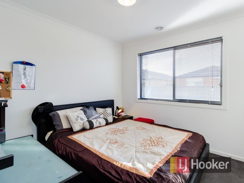 5 Stark Circuit, Cranbourne East VIC 3977