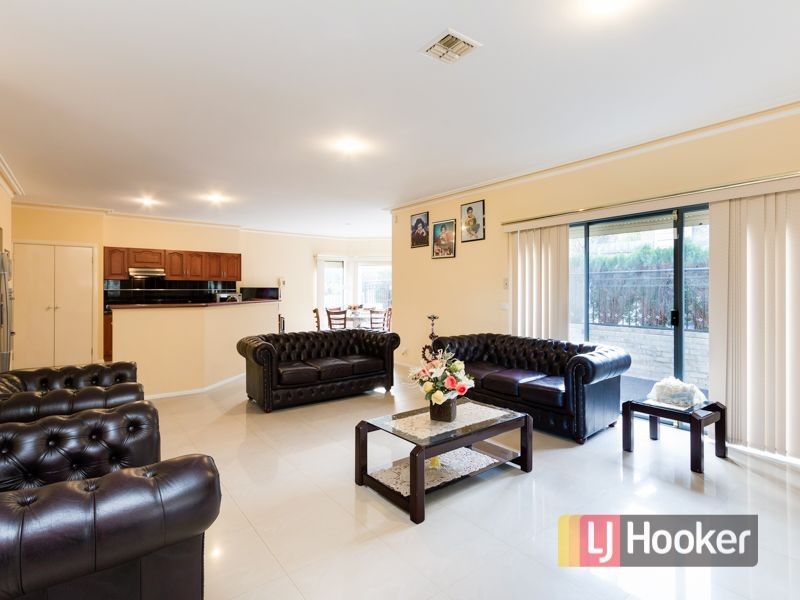 70 Lawson Way, Endeavour Hills VIC 3802