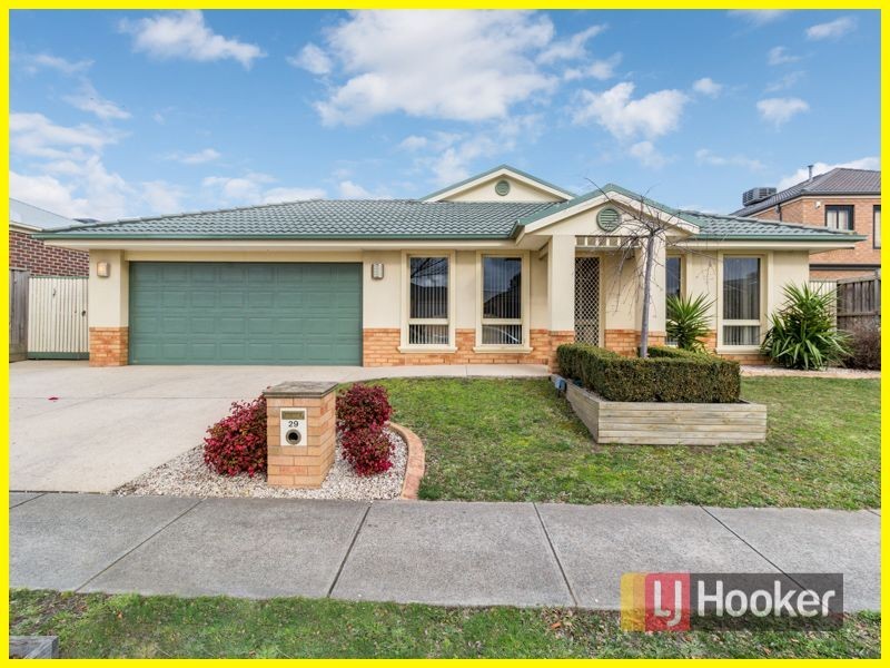 29 Meadowlands Way, Berwick VIC 3806