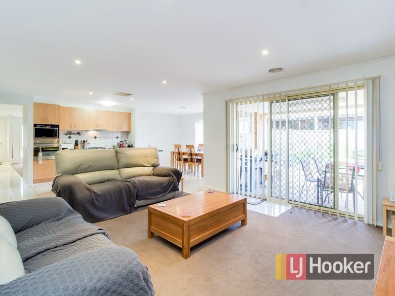 29 Meadowlands Way, Berwick VIC 3806