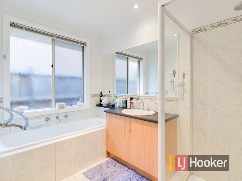 29 Meadowlands Way, Berwick VIC 3806