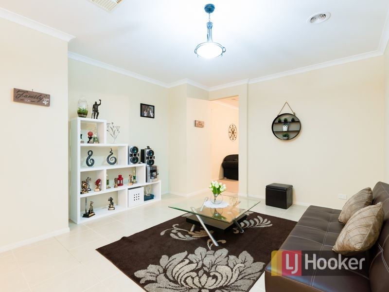 8 Silverleaf Crescent, Officer VIC 3809