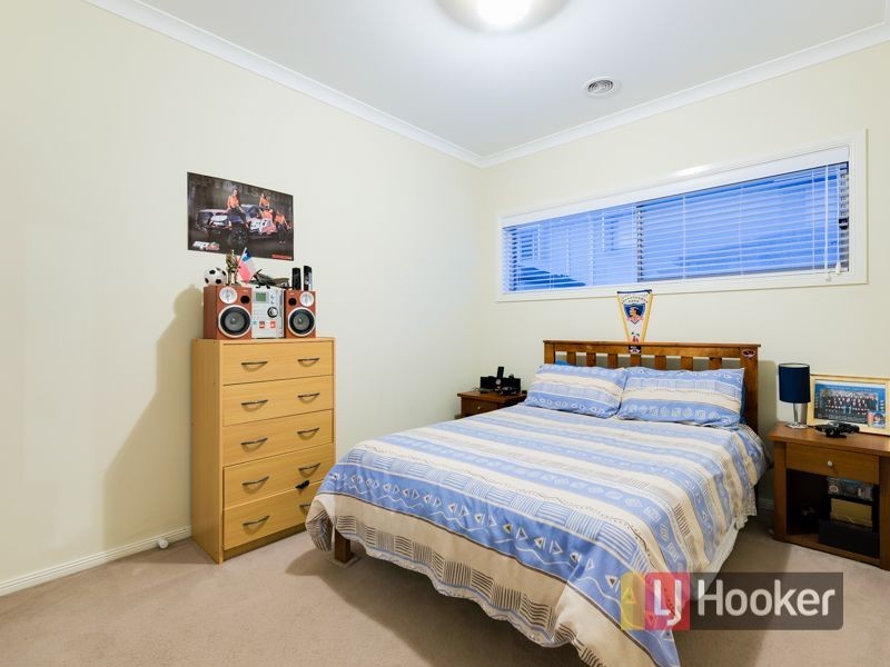 8 Silverleaf Crescent, Officer VIC 3809