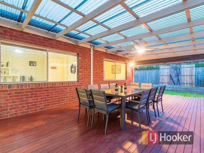 8 Silverleaf Crescent, Officer VIC 3809