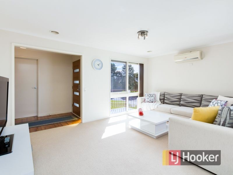 2 Calrossie Close, Endeavour Hills VIC 3802