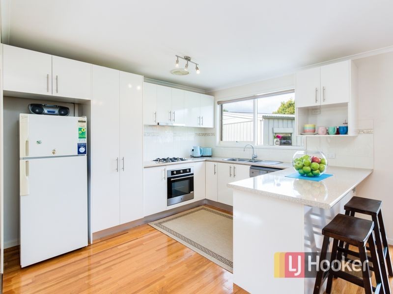 2 Calrossie Close, Endeavour Hills VIC 3802