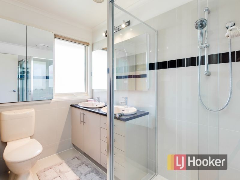 2 Calrossie Close, Endeavour Hills VIC 3802