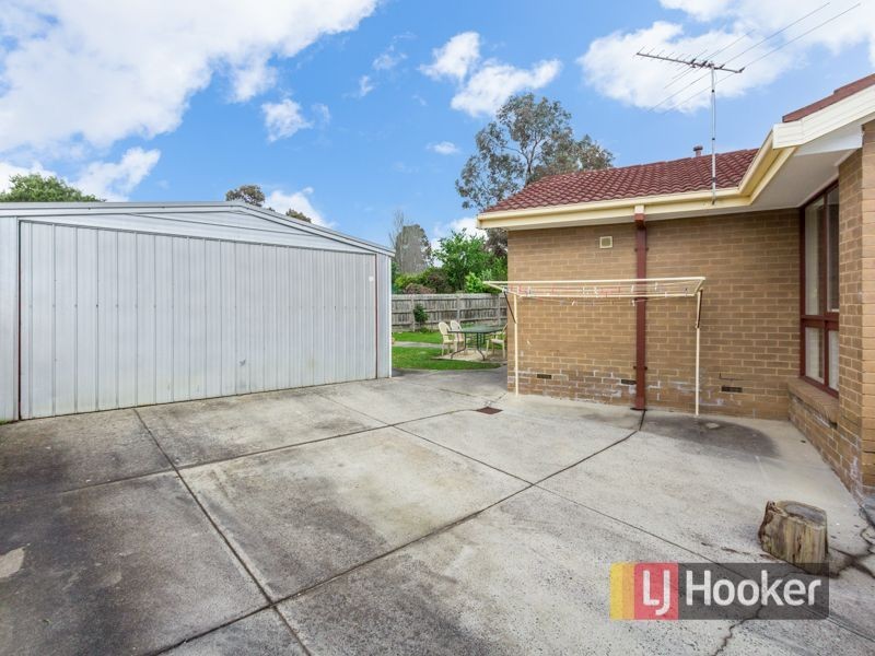 2 Calrossie Close, Endeavour Hills VIC 3802