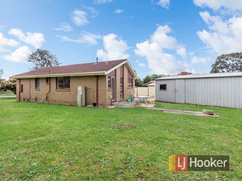 2 Calrossie Close, Endeavour Hills VIC 3802