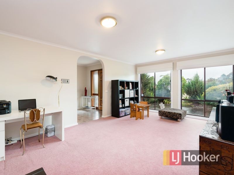 16 Lawson Way, Endeavour Hills VIC 3802