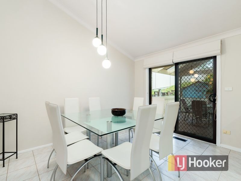 16 Lawson Way, Endeavour Hills VIC 3802