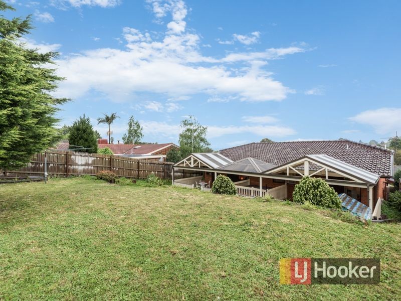 16 Lawson Way, Endeavour Hills VIC 3802