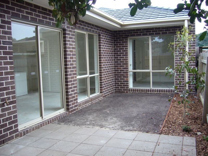 2/2 Deakin Crescent, Dandenong North VIC 3175