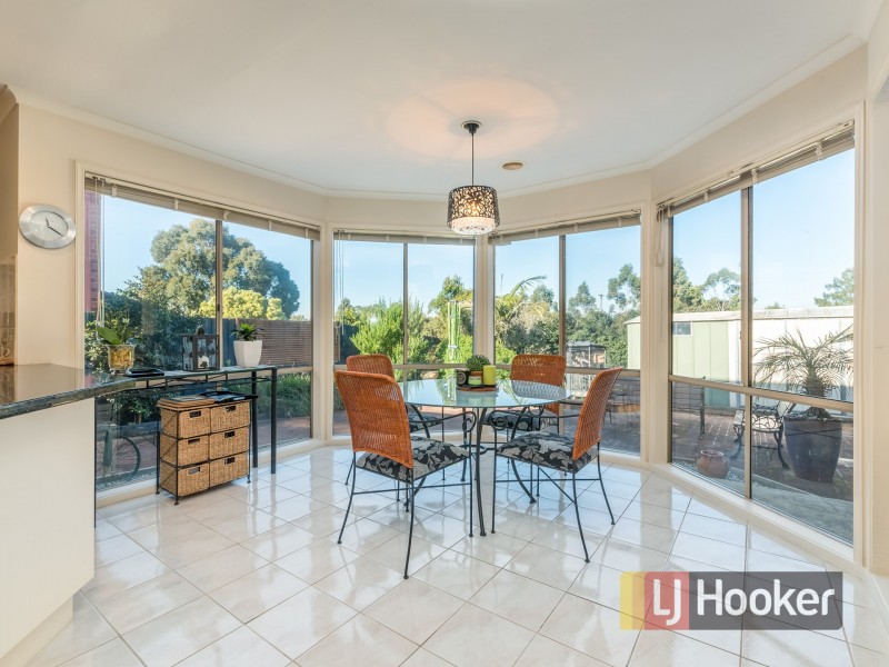 17 Renee Avenue, Endeavour Hills VIC 3802