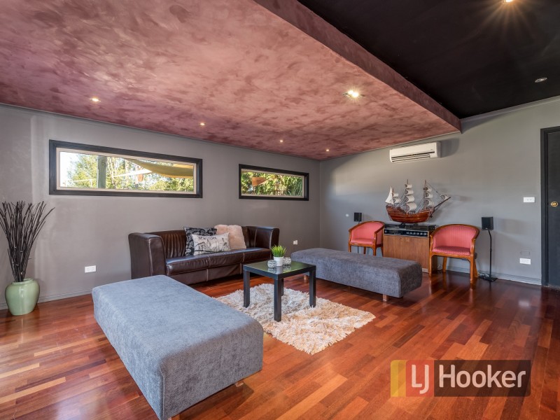 17 Renee Avenue, Endeavour Hills VIC 3802