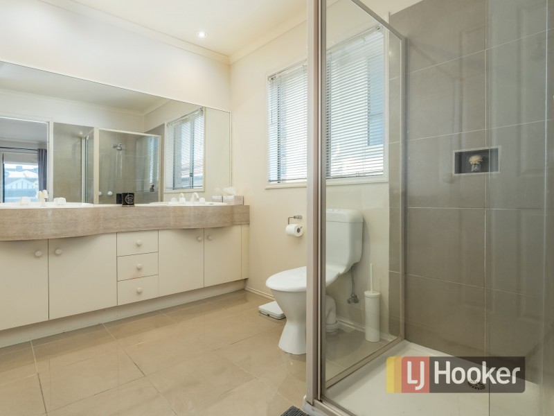 17 Renee Avenue, Endeavour Hills VIC 3802