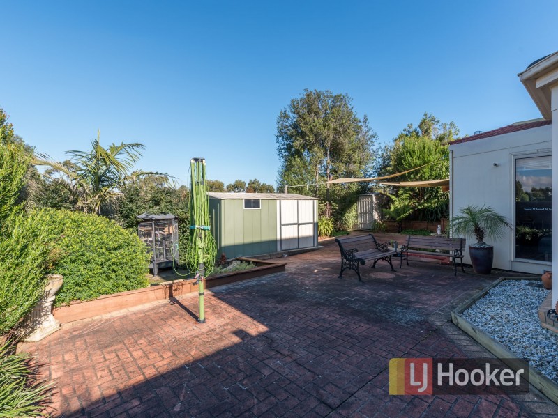 17 Renee Avenue, Endeavour Hills VIC 3802