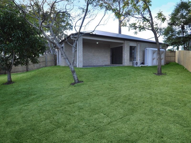 8 Greenlands Drive, Varsity Lakes QLD 4227