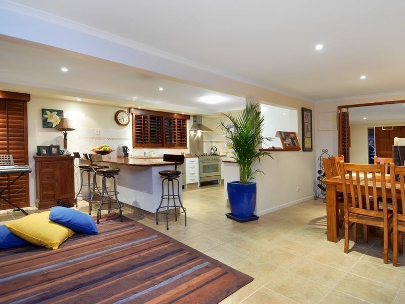 84 Acanthus Avenue, Burleigh Heads QLD 4220