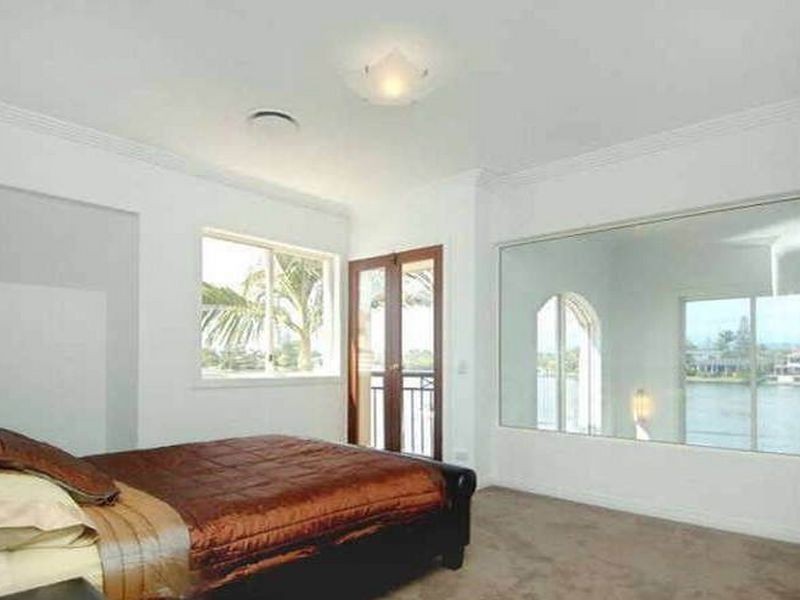 1/24 Sunset Blvd, Surfers Paradise QLD 4217