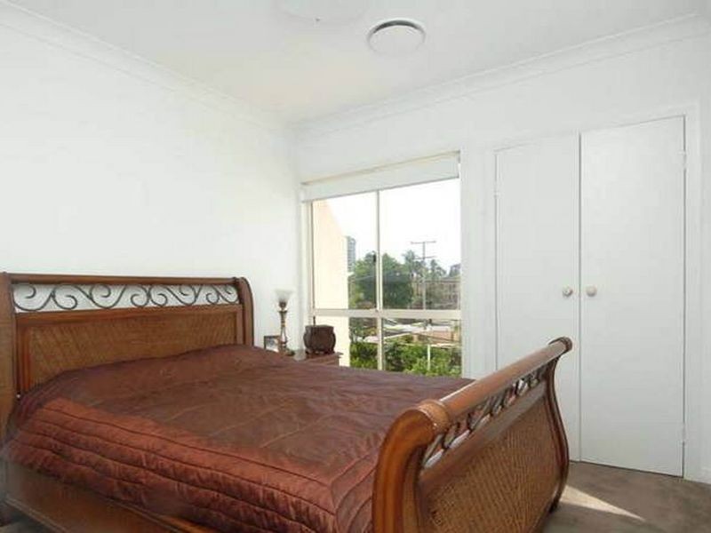 1/24 Sunset Blvd, Surfers Paradise QLD 4217