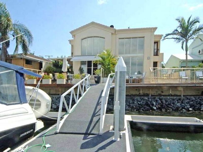 1/24 Sunset Blvd, Surfers Paradise QLD 4217