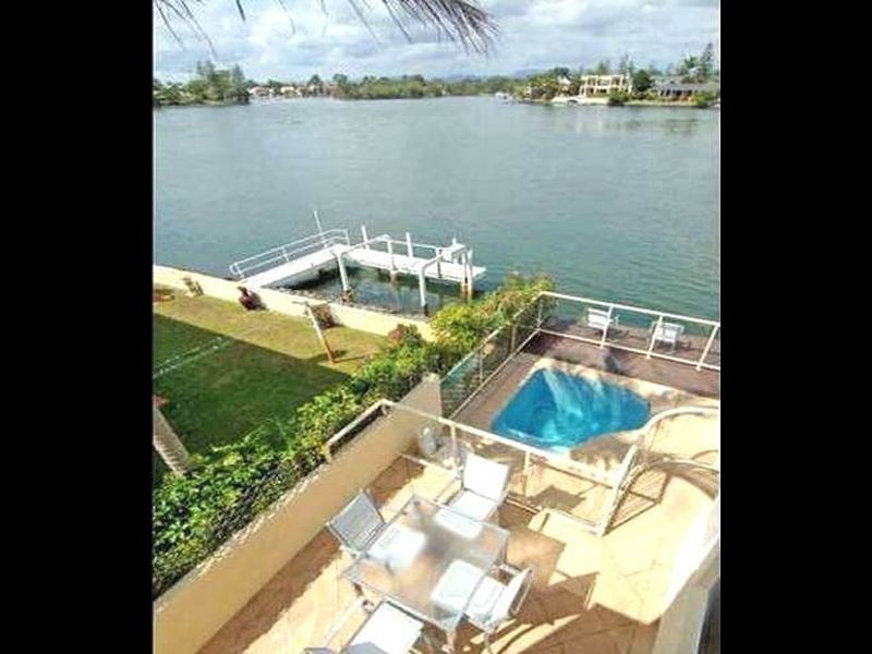 1/24 Sunset Blvd, Surfers Paradise QLD 4217