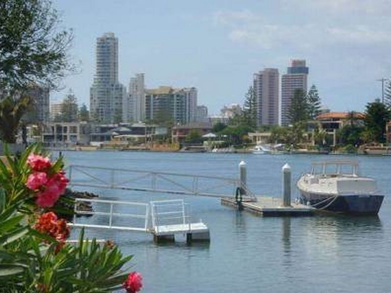 1/24 Sunset Blvd, Surfers Paradise QLD 4217