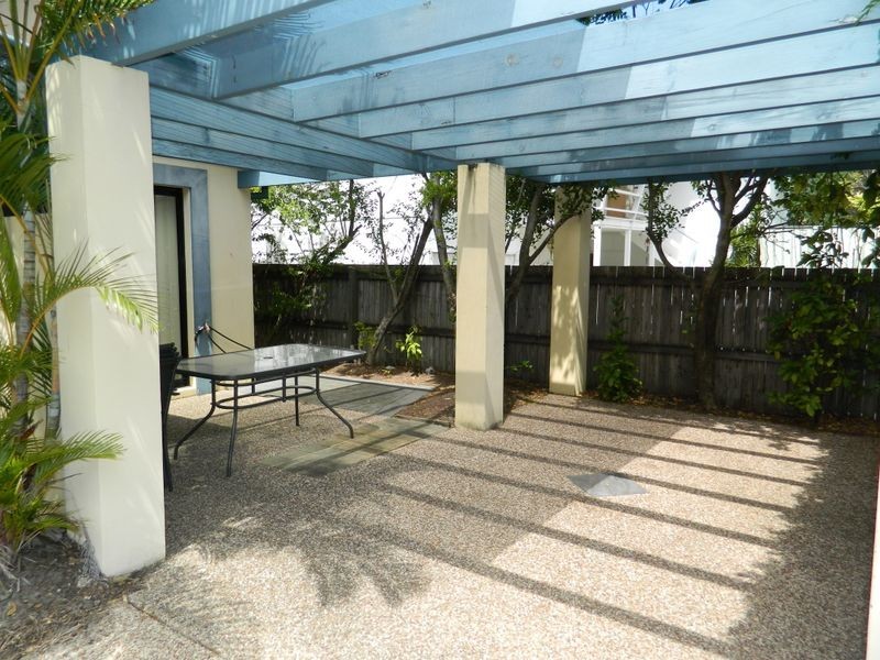 3/20 Broad St, Labrador QLD 4215