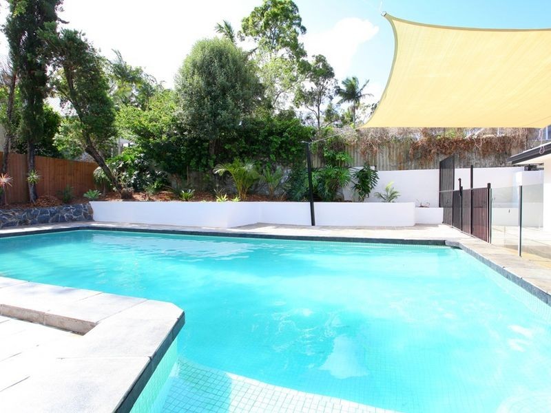 10 Ocean View St, Benowa QLD 4217