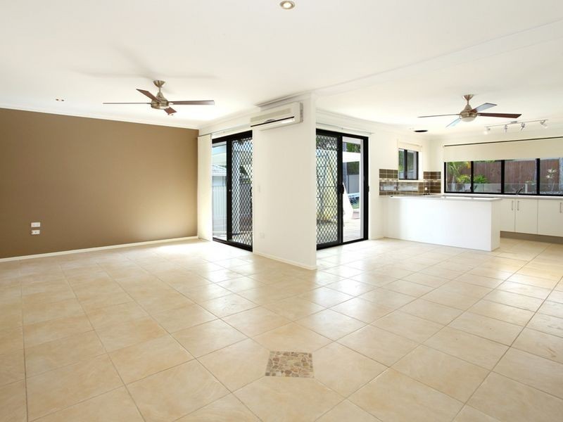 10 Ocean View St, Benowa QLD 4217