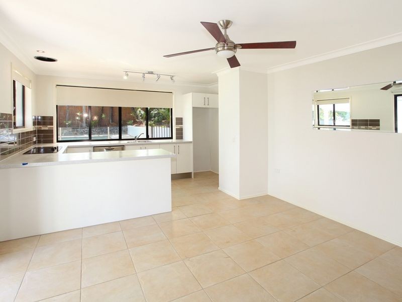 10 Ocean View St, Benowa QLD 4217