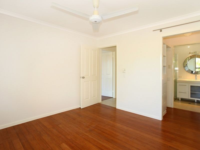 10 Ocean View St, Benowa QLD 4217