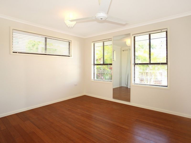 10 Ocean View St, Benowa QLD 4217