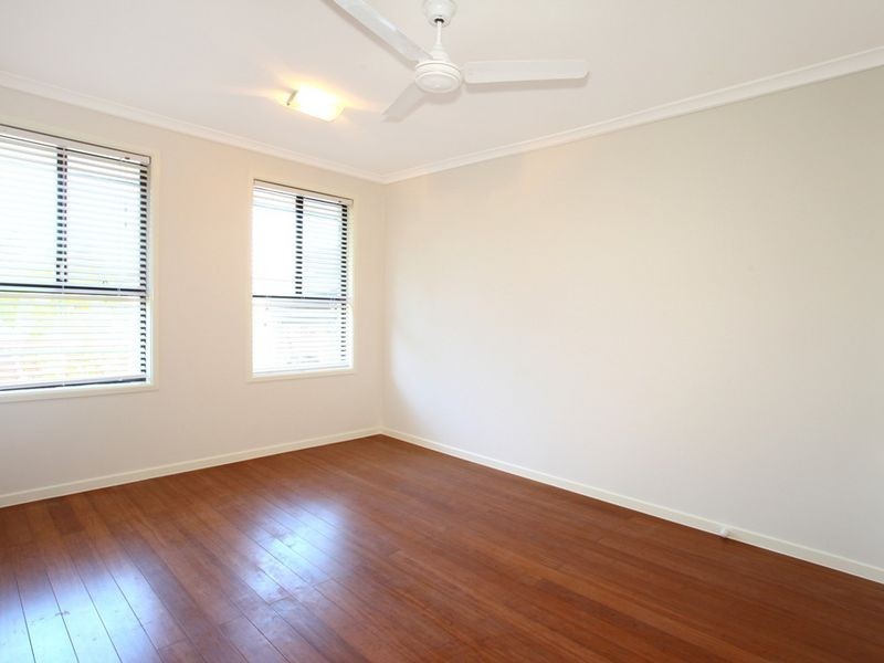 10 Ocean View St, Benowa QLD 4217