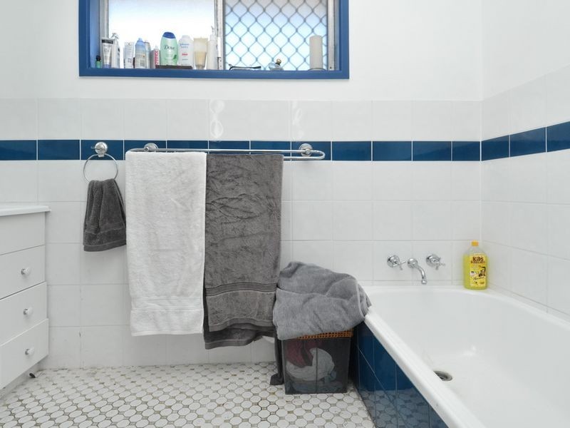 33 Aruma Avenue, Burleigh Waters QLD 4220