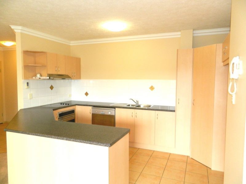 8/25 Chester Terrace, Southport QLD 4215