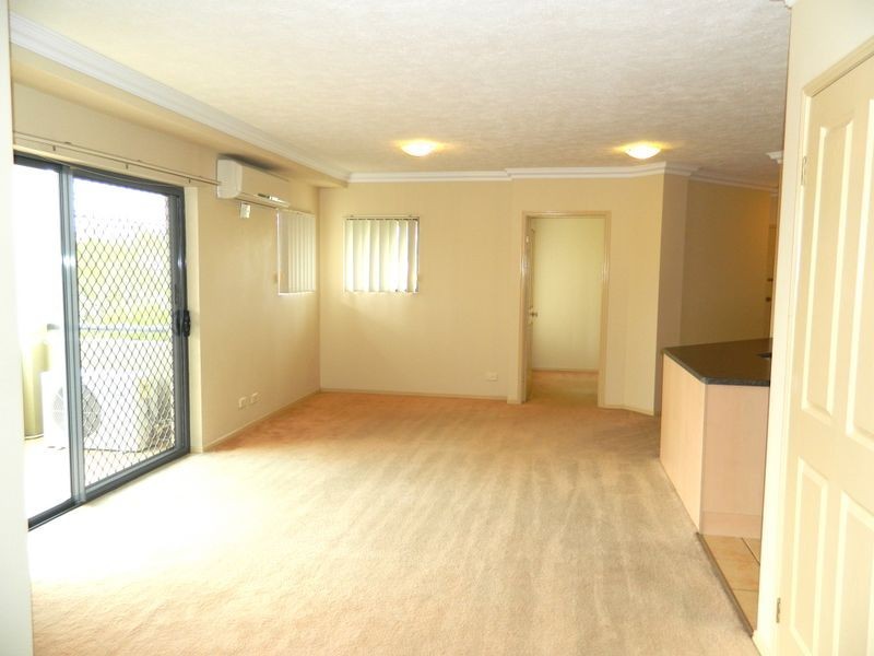 8/25 Chester Terrace, Southport QLD 4215