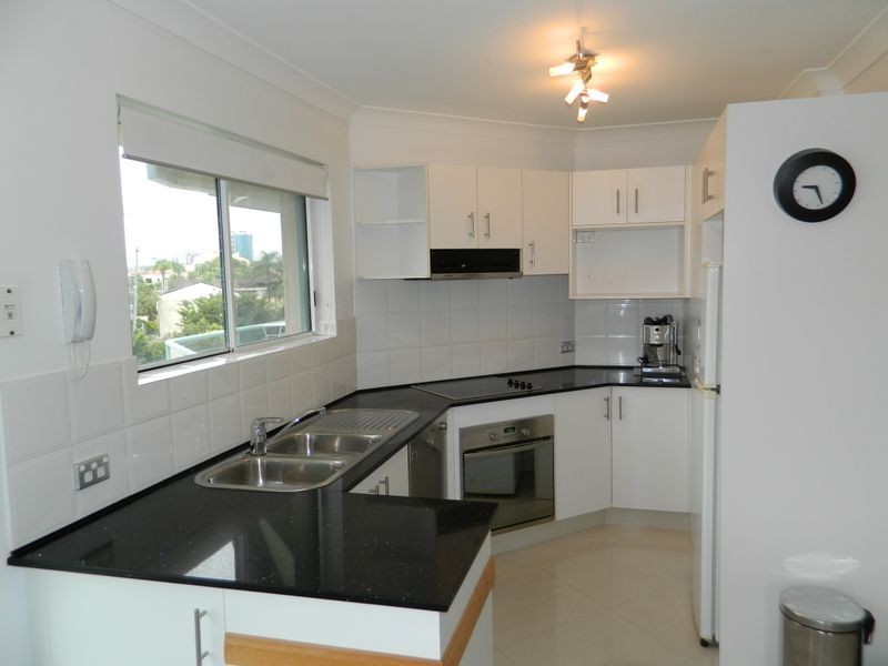 9/8 Tarcoola Cres, Chevron Island QLD 4217