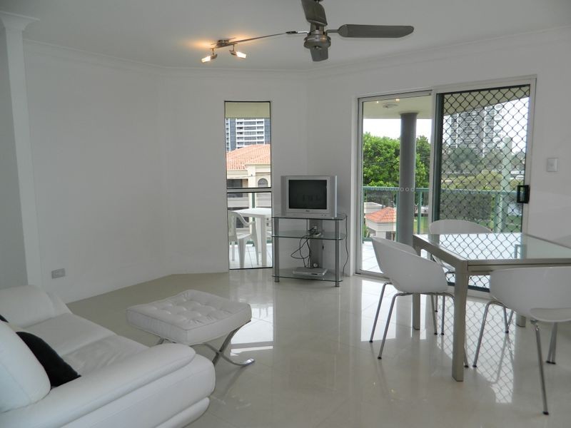 9/8 Tarcoola Cres, Chevron Island QLD 4217