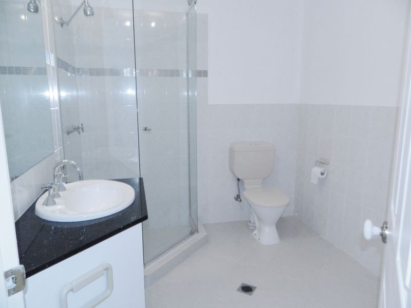 9/8 Tarcoola Cres, Chevron Island QLD 4217