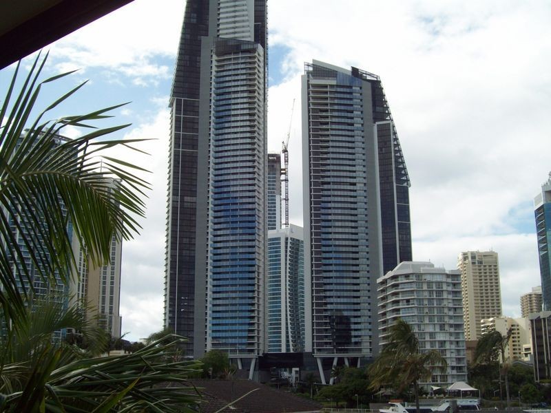 9/8 Tarcoola Cres, Chevron Island QLD 4217