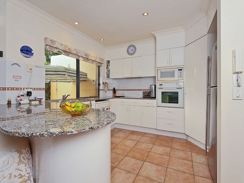 2/125 Santa Cruz Boulevard, Clear Island Waters QLD 4226