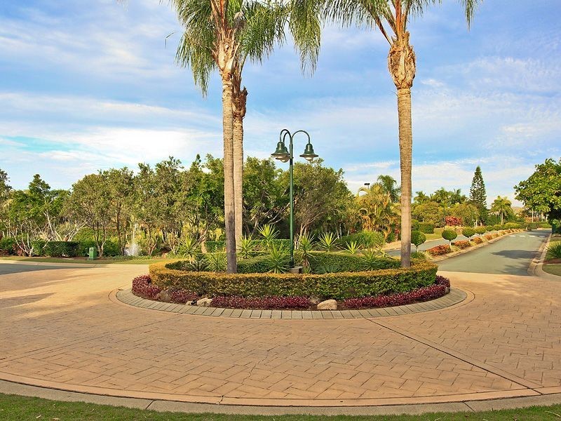 2/125 Santa Cruz Boulevard, Clear Island Waters QLD 4226