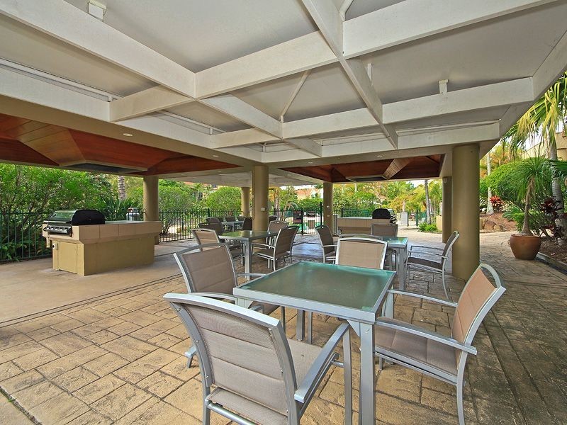 2/125 Santa Cruz Boulevard, Clear Island Waters QLD 4226