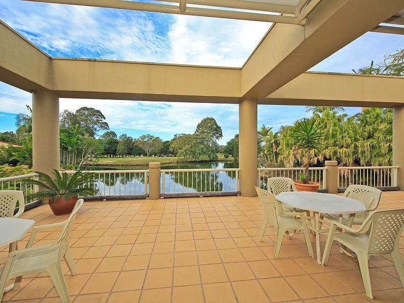2/125 Santa Cruz Boulevard, Clear Island Waters QLD 4226