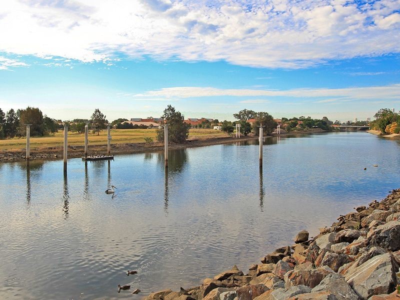 2/125 Santa Cruz Boulevard, Clear Island Waters QLD 4226