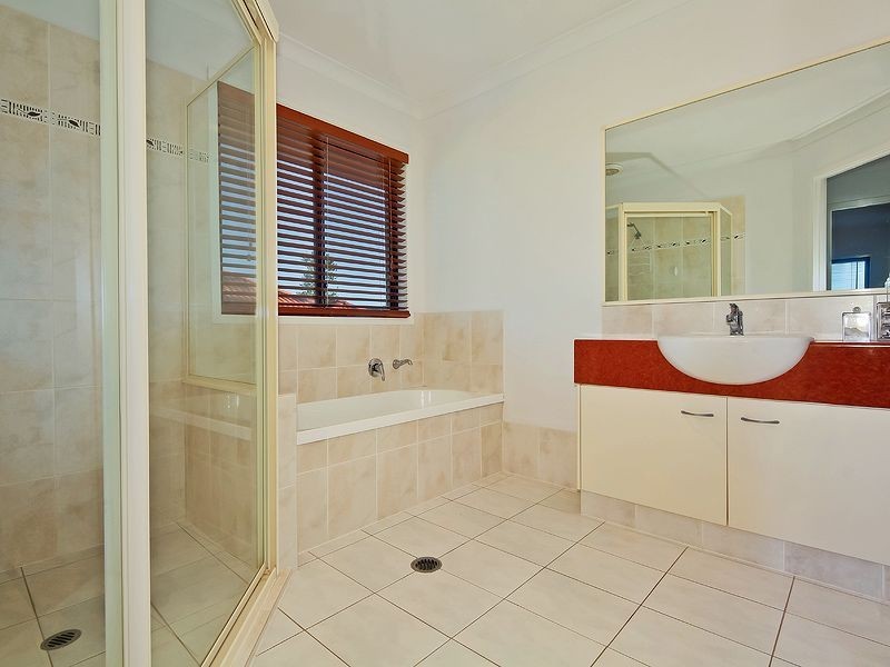 12 Mauritius Court, Varsity Lakes QLD 4227